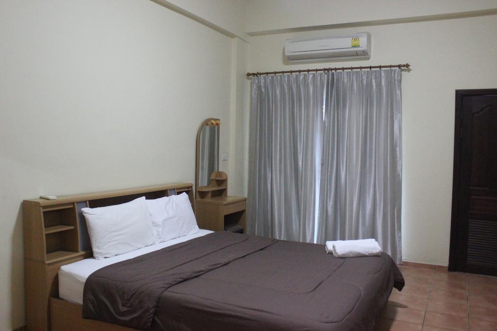 Bangsaen Lomsabai Apartments מראה חיצוני תמונה