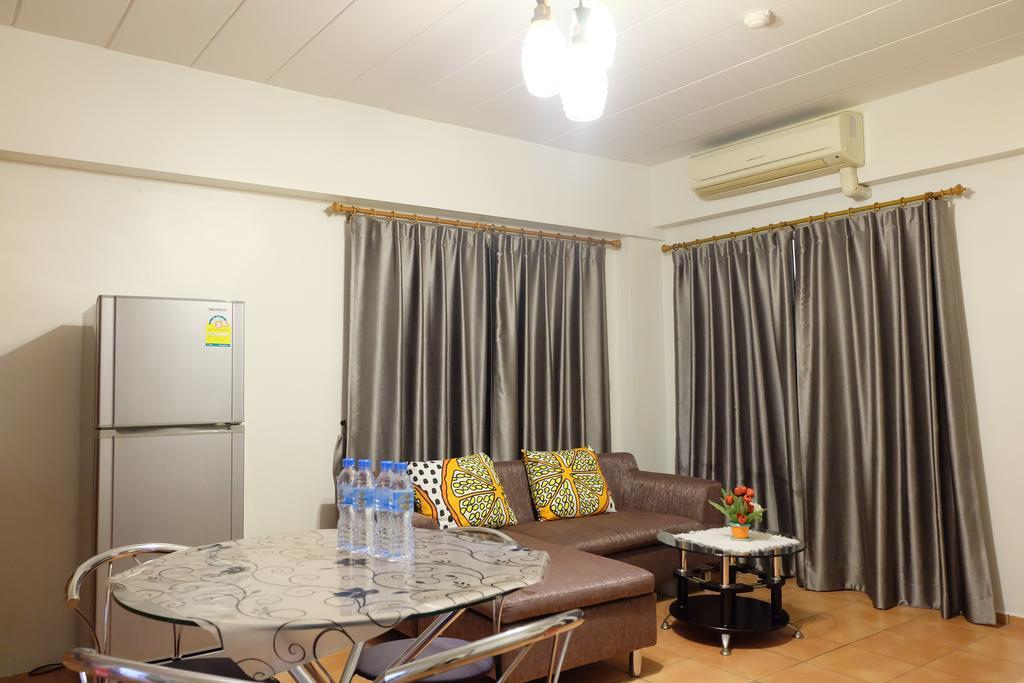 Bangsaen Lomsabai Apartments מראה חיצוני תמונה