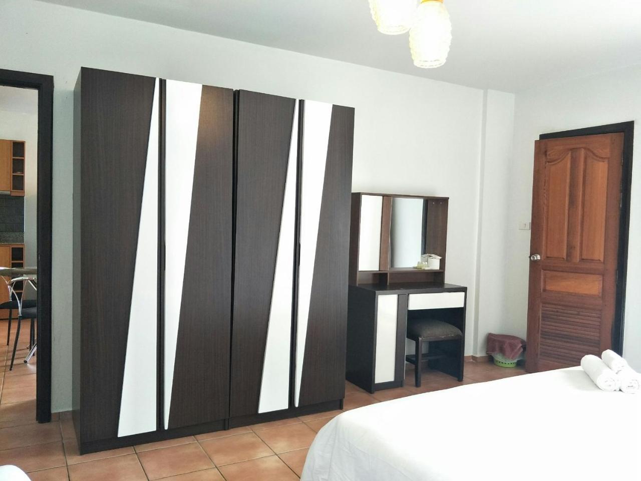 Bangsaen Lomsabai Apartments מראה חיצוני תמונה