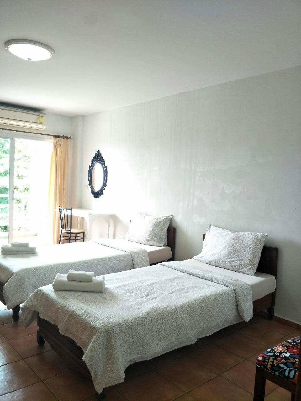 Bangsaen Lomsabai Apartments מראה חיצוני תמונה
