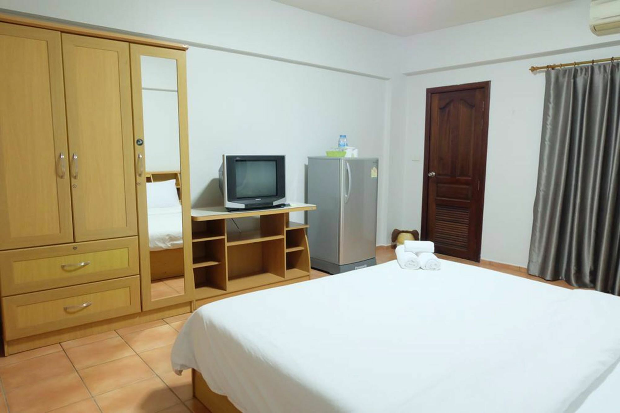 Bangsaen Lomsabai Apartments מראה חיצוני תמונה