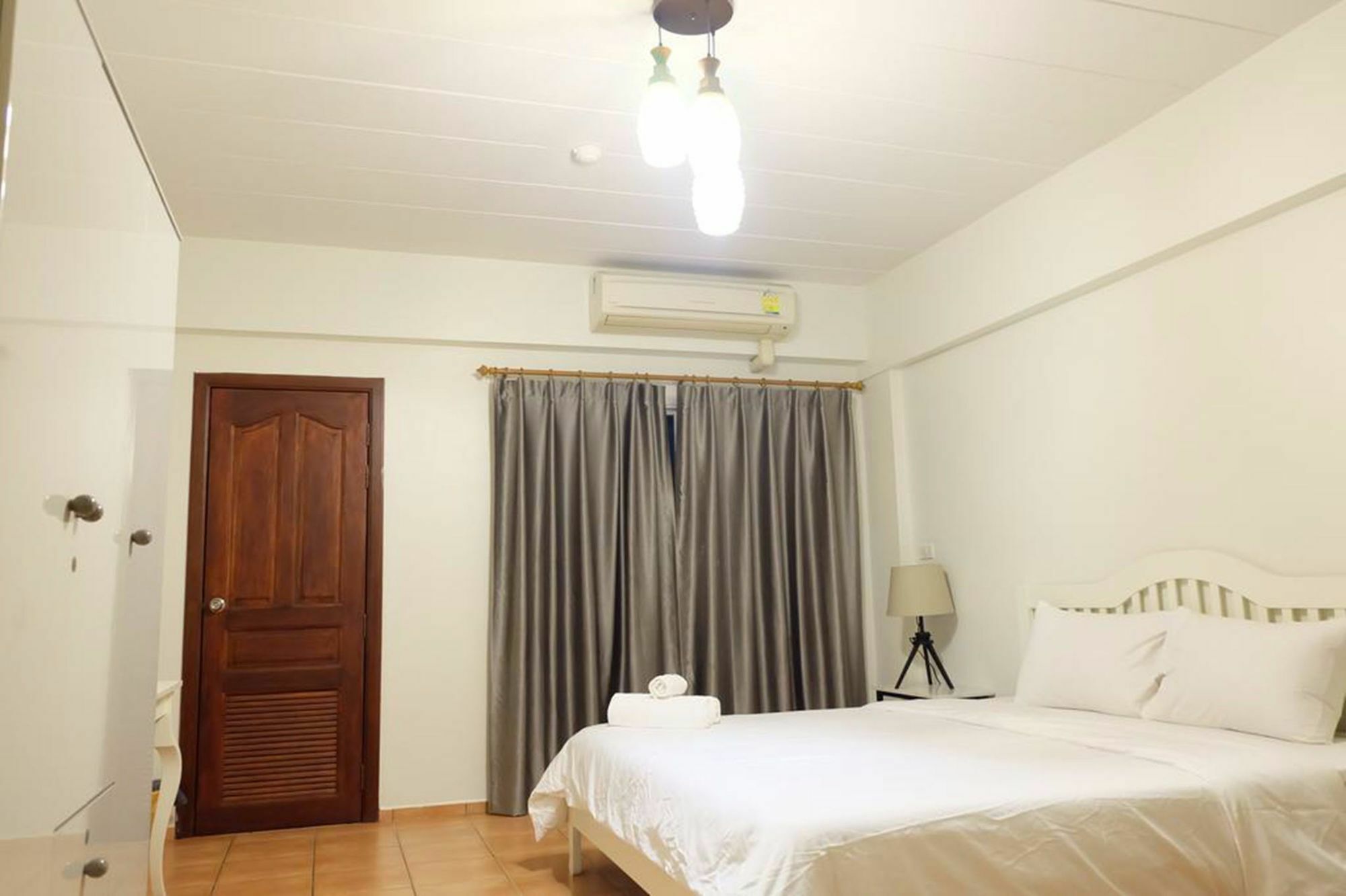 Bangsaen Lomsabai Apartments מראה חיצוני תמונה