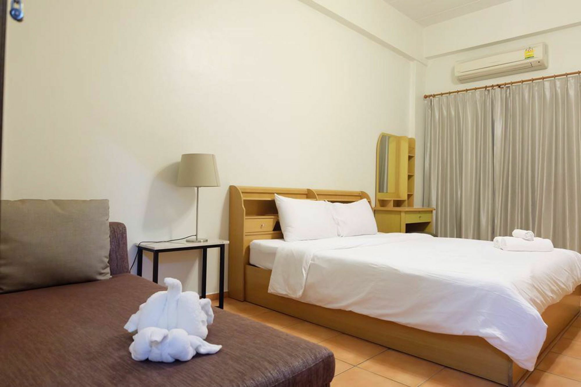 Bangsaen Lomsabai Apartments מראה חיצוני תמונה