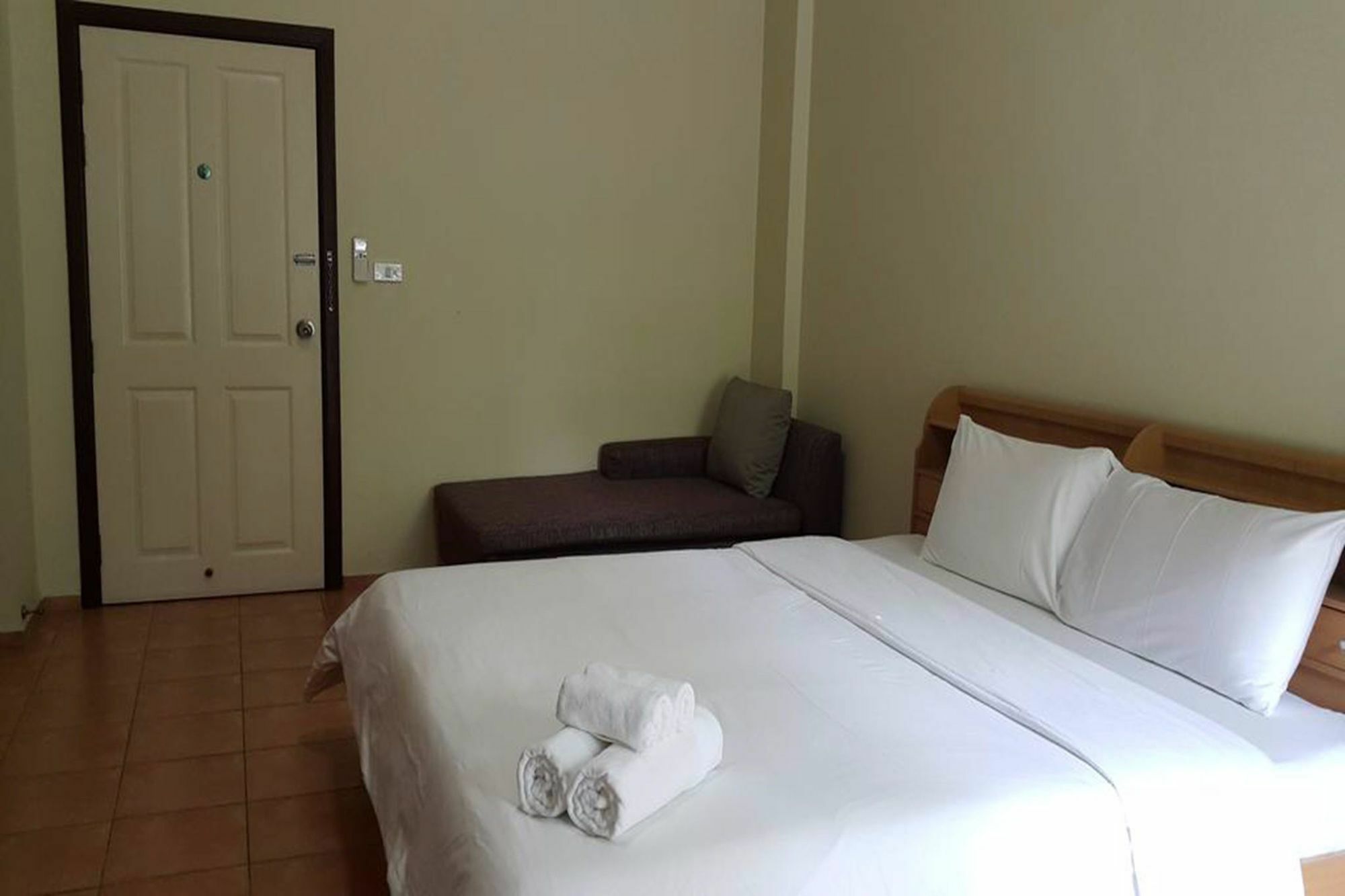 Bangsaen Lomsabai Apartments מראה חיצוני תמונה