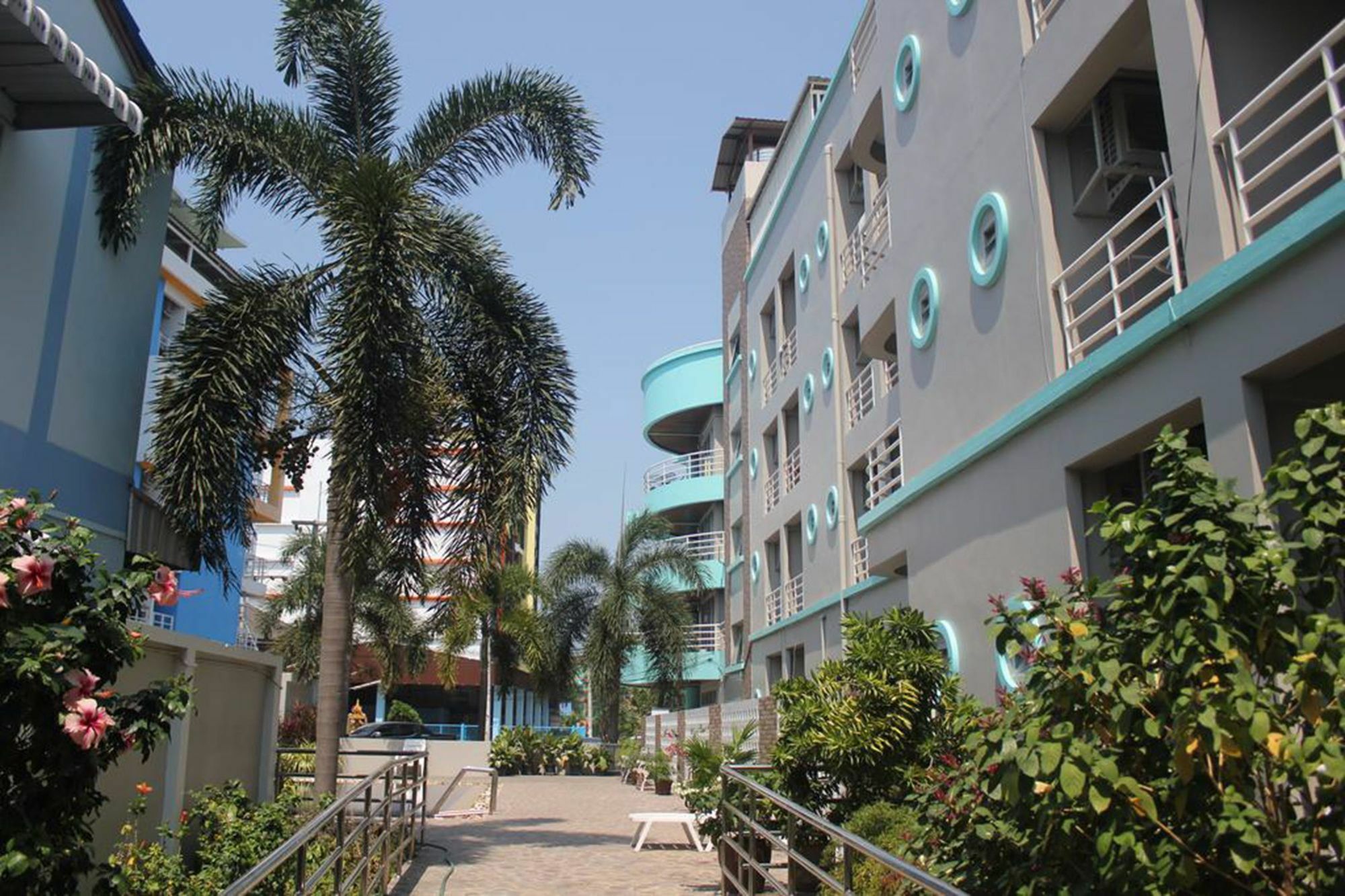 Bangsaen Lomsabai Apartments מראה חיצוני תמונה